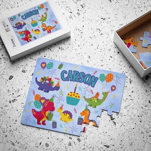 Rompecabezas de cumpleaños de dinosaurios personalizado, rompecabezas de cartón de 30 piezas para niños. imagen 3