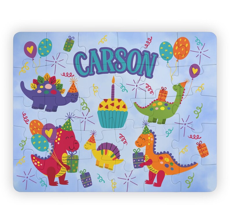 Rompecabezas de cumpleaños de dinosaurios personalizado, rompecabezas de cartón de 30 piezas para niños. imagen 1