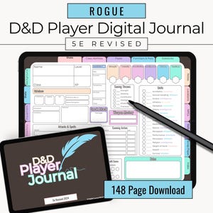 Könnte beinhalten: Digitales D&D Player Journal für 5E Revised, mit einem Tablet mit einem digitalen Charakterbogen und einem kleineren Tablet mit dem Logo des Journals. Das Journal enthält Abschnitte für Statistiken, Klassenfertigkeiten und mehr. Ein Stift liegt auf dem größeren Tablet.