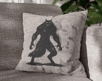 Hundemann Kissen | Cryptid Wohnkultur | Appalachen Hundemensch | Hand gezeichnetes Werwolf Dekokissen | Doppelseitiges Kissen | Cryptid Sichtung Art