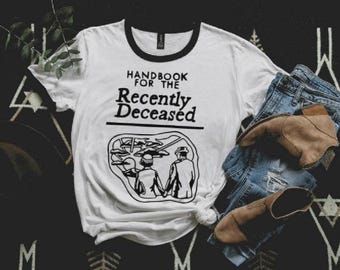 Manual para el recientemente fallecido camiseta de béisbol unisex raglán, camiseta con ribete de Beetlejuice