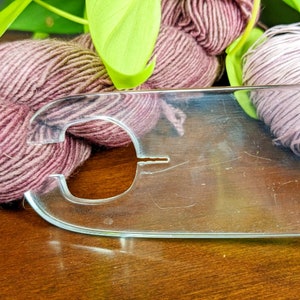 Navette faite main en acrylique transparent de 11 po. | Navette plate | Recyclé | Outils de tissage | Navette unique | Métiers à tisser | Tissage de cartes ou de tablettes