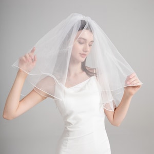 Pencil Edge Wedding Veil -Ivory Chapel Bridal Veil, Simple Cascading Cathedral Veil, Double Layer Fingertip Veil for Wedding,Short veil