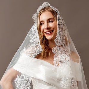 Vintage Lace Mantilla Wedding Veil with Comb - Custom Cathedral Bridal Veil, Soft Tulle Chapel Veil, Ivory Flower Lace, Special Vintage Veil