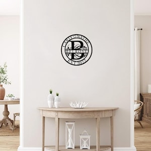 Placa de metal com monograma de nome de família personalizado, monograma inicial personalizado pendurado, presente de inauguração, placa de sobrenome, arte de parede de metal