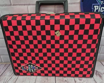 BMI Local Vintage 30 Cassette Holder (Black and Red checkered)