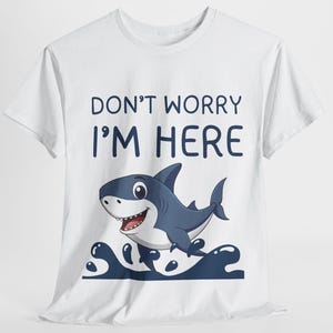 Zabawna koszulka z rekinem dla dorosłych, słodka koszulka z rekinem, koszulka unisex, zabawna koszulka graficzna, koszulka oceaniczna, prezent dla miłośnika oceanu