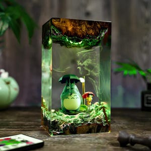 Lampe en résine Mon voisin, veilleuse tour LED Ghibli, diorama d&#39;arbre forestier avec lueur bleue, cadeau déco de chambre anime mignon