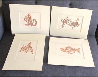 Juego de 4 láminas de arte Haida de Bill Reid: Rana Skaana Skagi Ghuuts, enmarcadas, de estilo indígena.