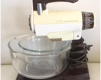 Vtg Sunbeam Mixmaster Vista Stand Mixer 12 Spd Crm Brwn 2 Glass Bowls NO BEATERS