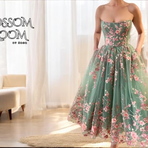 Floral Lace Midi Dress | Fashionable Sleeveless Style | Chic Formal Attire