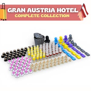 Könnte beinhalten: Eine Sammlung von Miniatur-Spielsteinen zum Thema Hotel, darunter schwarze und gelbe Zimmerschlüssel, Weingläser und Miniaturkuchen. Das Bild zeigt auch einen gelben Koffer und den Text "GRAN AUSTRIA HOTEL COMPLETE COLLECTION."