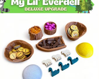 Puede incluir: Un conjunto de piezas de juego para "My Lil' Everdell Deluxe Upgrade". El conjunto incluye cuencos de madera, monedas, fichas y figuras de animales. El texto "My Lil' Everdell Deluxe Upgrade" se muestra en verde y blanco.