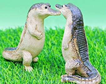 Chubby Alligator / Crocodile / Garden gift / Figurine and knick knack / Tea pet / Zisha / Ceramic