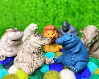 Figurine and knick knack / Garden gift / Tea-Pet Family / Yixing Purple Clay / Zisha / Ceramic