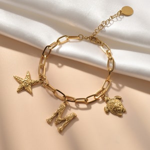 Pulsera de oro de 18 k con dije de letra • Colección Turtle Starfish Ocean • Resistencia a la corrosión y durabilidad • Iniciales personalizadas • Pulsera Surfer Girl