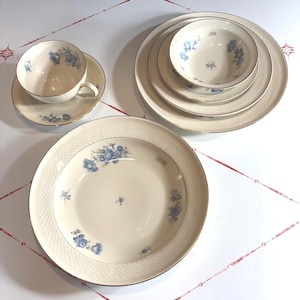 Vintage 7pc Place Setting Thomas Ivory Bavaria Germany Blue Roses Gold Border Rare! Beautiful set!