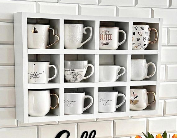 An der Wand befestigtes Eichen-Tassenregal - Kaffeetassenregal - Hängender Küchenorganizer - Teetassenaufbewahrung - Rustikale Tassenanzeige