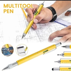 Puede incluir: Un bolígrafo multiherramienta amarillo con una regla, un nivel, un lápiz táctil y un destornillador. El bolígrafo se muestra usándose en un plano.