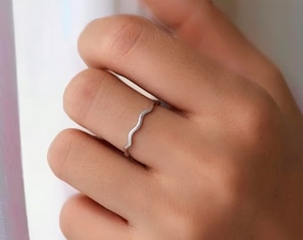 Bague minimaliste en acier inoxydable, bague fine vague de mer, bague simple et élégante, bague empilable inoxydable, bague pour femme