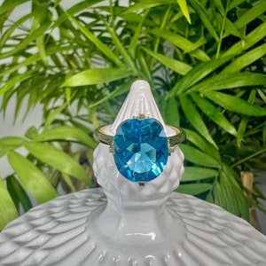 Vintage Art Deco 9ct Yellow Gold Blue Topaz Ring (UK Size P 1/2)