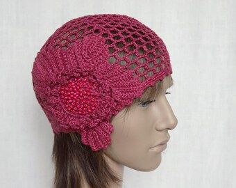 Cappello estivo all'uncinetto in lino rosso prugna: berretto da spiaggia con fiori di perline