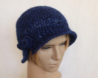 Chapéu cloche de crochê azul-marinho: chapéu de inverno com aba de lã mista