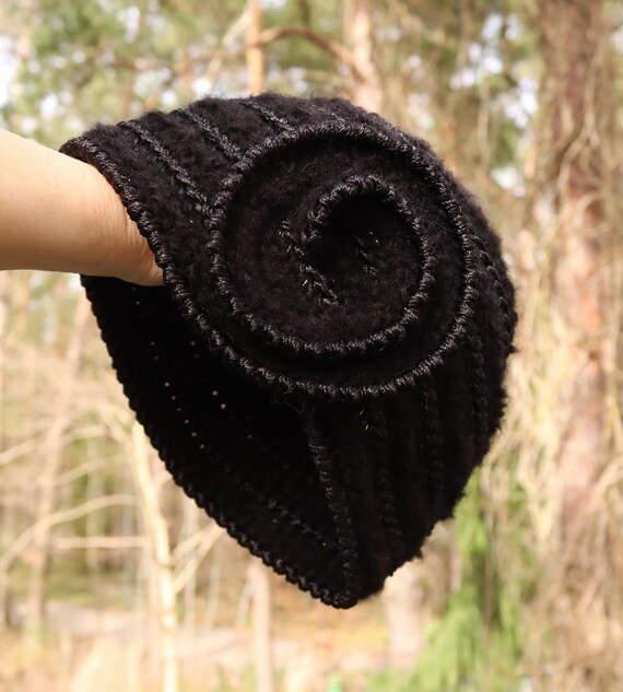 Black Crochet Beanie: 1930s Flapper Style, Decorative Snail  display picture 3