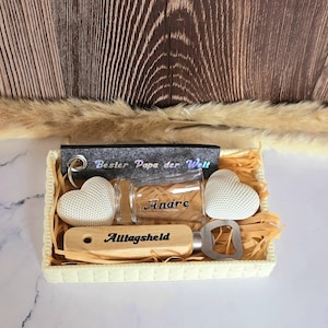 Geschenk Papa personalisiert Box mit Flaschenöffner Schnapsglas Schlüsselanhänger Keraflott Herzen Geburtstagsgeschenk für Männer Opa Bruder