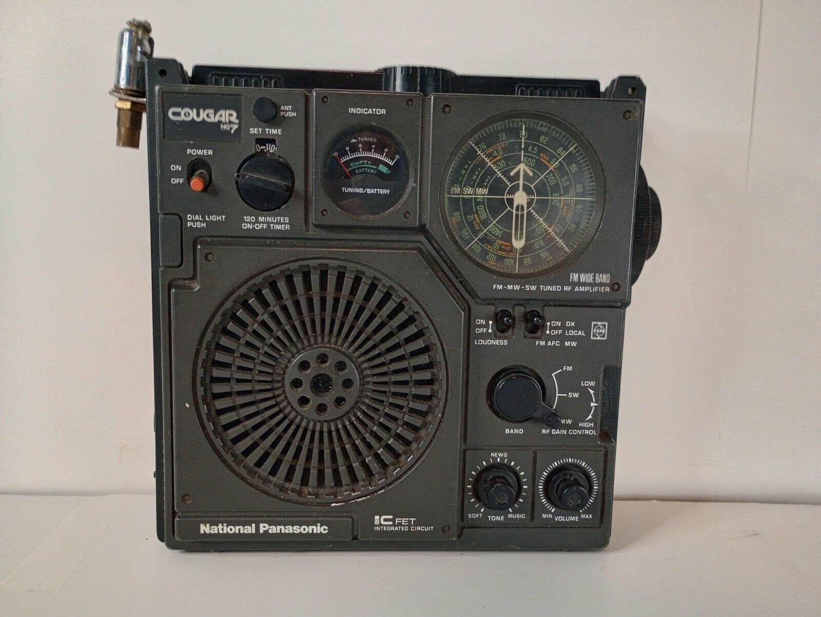 National Panasonic Cougar NO.7 RF-877 Fm/am 3 Band Vintage Radio 