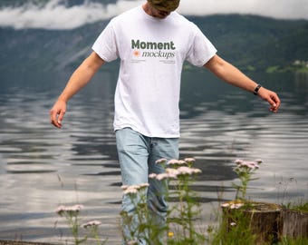 Maquette de t-shirt blanc Gildan 5000, style de vie en plein air (PSD et JPG)