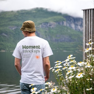 Gildan 5000 wit shirt mockup lifestyle mockup model mockup outdoor mockup trendy natuur mockup esthetische mockup oversized T-shirt POD-mockup