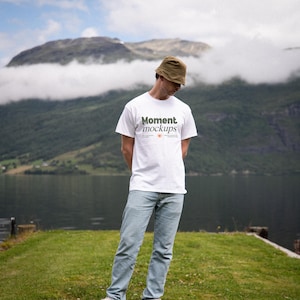 Gildan 5000 wit shirt mockup lifestyle mockup model mockup outdoor mockup trendy natuur mockup esthetische mockup oversized T-shirt POD-mockup