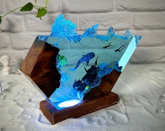 Lampe océan en résine époxy, veilleuse requin baleine et couple plongeur, lampe en bois en résine, plongée libre, cadeau unique, décoration d'intérieur, cadeau de Noël