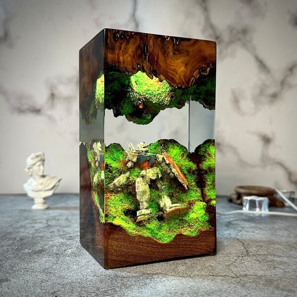 Gunndam wood lamp, Custom Abandon Gu.ndam, Art Diorama, Christmas gift, haloween gift, gift for that person, wooden lamp, resin lamp, Robot