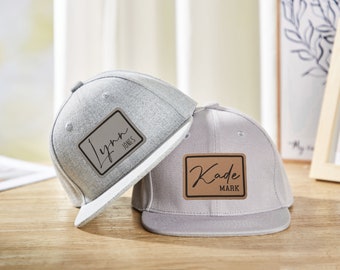 Personalisierter Kleinkindhut Benutzerdefinierte Kleinkindtasse Jugend Baby Snapback Hut Signature Cursive Leder Patch Trucker Hut Monogramm Vatertagsgeschenke