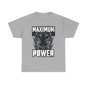 Camiseta Máxima Potencia / Silueta de Rayo, Tipografía Atrevida