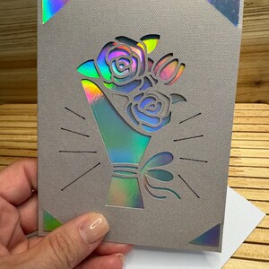 Un Racimo de Flores para Ti tarjeta con sobre blanco