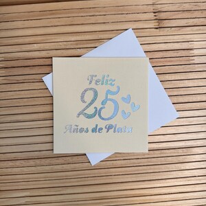 Feliz 25 ans de plata con sobre blanco