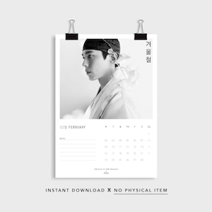 Puede incluir: Impresión de calendario en blanco y negro con un retrato de perfil de una persona con vestimenta tradicional. El calendario muestra el mes de febrero con un diseño minimalista. El texto "INSTANT DOWNLOAD X NO PHYSICAL ITEM" está en la parte inferior.
