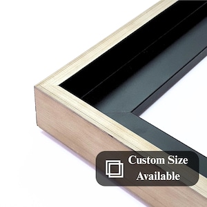 Könnte beinhalten: Nahaufnahme einer Ecke eines schwarzen Holzbildrahmens mit silberner Verzierung. Der Rahmen besteht aus Holz mit einer schwarzen Lackierung und einer silbernen Metallic-Verzierung. Der Text "Custom Size Available" ist in der unteren rechten Ecke des Bildes sichtbar.