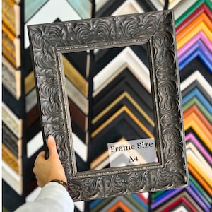 Handgefertigter verzierter schwarzer Rahmen, ideal für Fotos, Poster und Heimdeko.Mit aufwendigem antiken Design in Premium-Holz für einen eleganten Touch