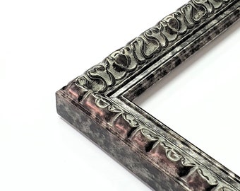 Antik silverram i polystyren, handgjord för ett tidlöst utseende. Perfekt för foton, affischer och konstverk, och ger elegans till alla utrymmen.