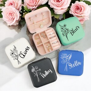 Portagioielli personalizzato, organizer da viaggio, regalo personalizzato per lei, regalo per damigella d'onore, portagioielli quadrato, portaorecchini compatto