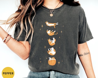 Comfort Colors® Katze Mondphasen Shirt, süßes oranges Katzen Shirt, oranges Katzen Besitzer Geschenk, himmlisches Shirt, Astronomie Shirt