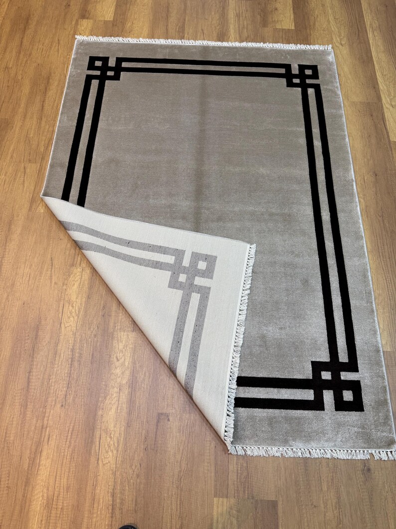 Brun sidenmatta, matta med kant, brun enfärgad matta, 4x6-matta, modern matta, inramad matta, hallmatta, bambusidenmatta, heminredning, vacker matta bild 10