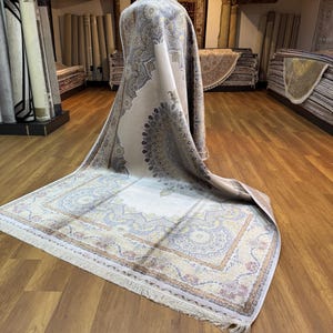 Tappeto in seta a medaglione 7 x 10 piedi, tappeto color crema, tappeto in seta di lusso, tappeto in seta tradizionale, tappeto 7 x 10, tappeto da soggiorno, tappeto in seta orientale, tappeti
