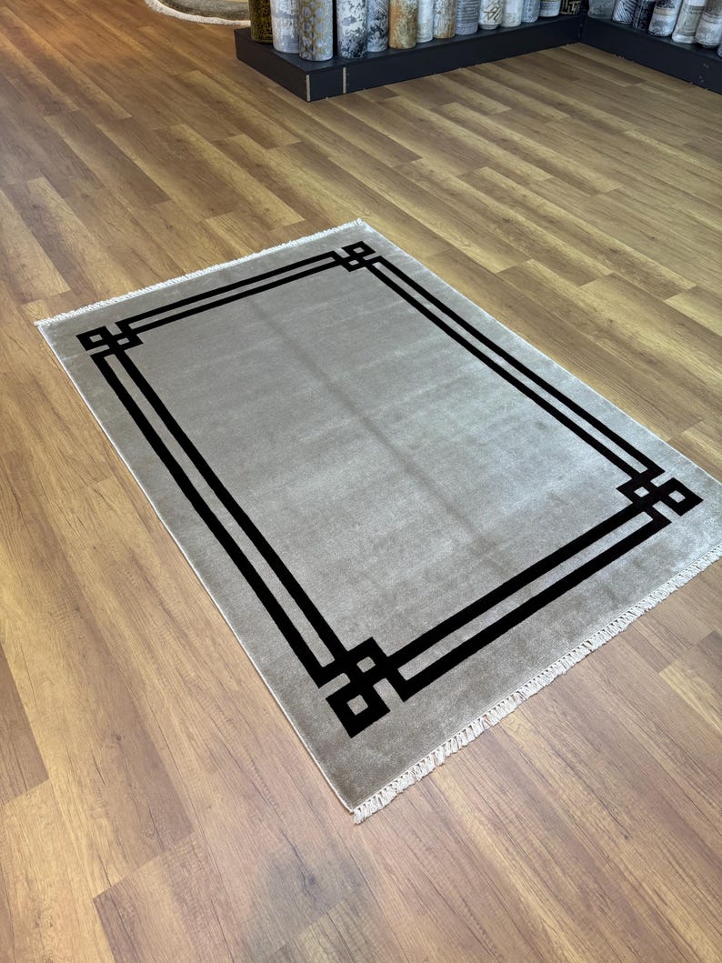 Brun sidenmatta, matta med kant, brun enfärgad matta, 4x6-matta, modern matta, inramad matta, hallmatta, bambusidenmatta, heminredning, vacker matta bild 8