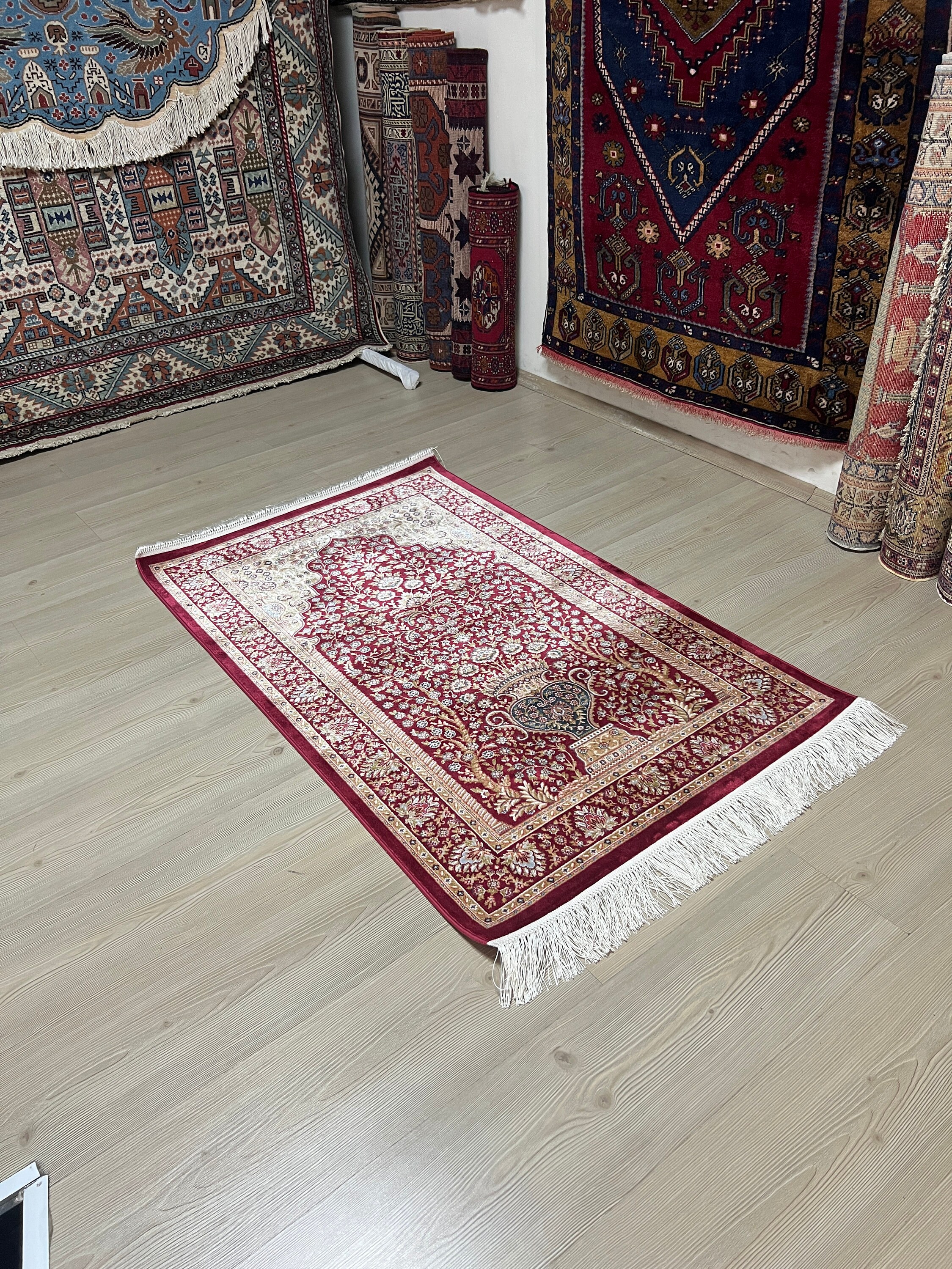 Red Prayer Mat, Silk Prayer Rug, Luxury Prayer Mat, Janamaz Mat, Sajjada Rug, Prayer Gift Mat, Soft Prayer Mat, Gift Eid Mubarak, Silk Rugs