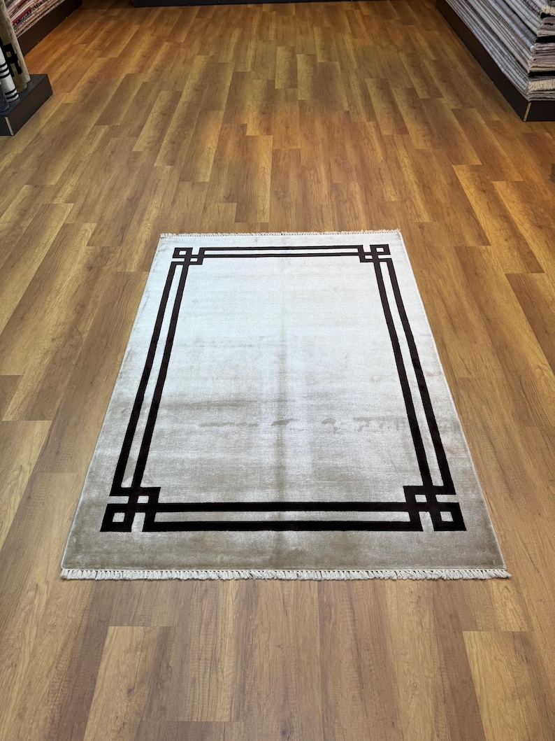 Brun sidenmatta, matta med kant, brun enfärgad matta, 4x6-matta, modern matta, inramad matta, hallmatta, bambusidenmatta, heminredning, vacker matta bild 2